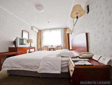 Super 8 Hotel Xian Da Yan Ta Exterior photo